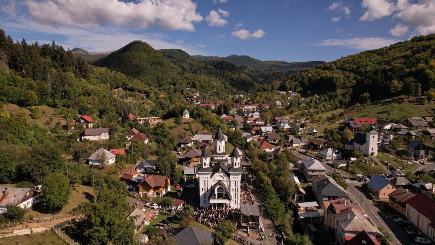 Biserica „Naşterea Maicii Domnului” a Parohiei I Cavnic a fost târnosită 375340