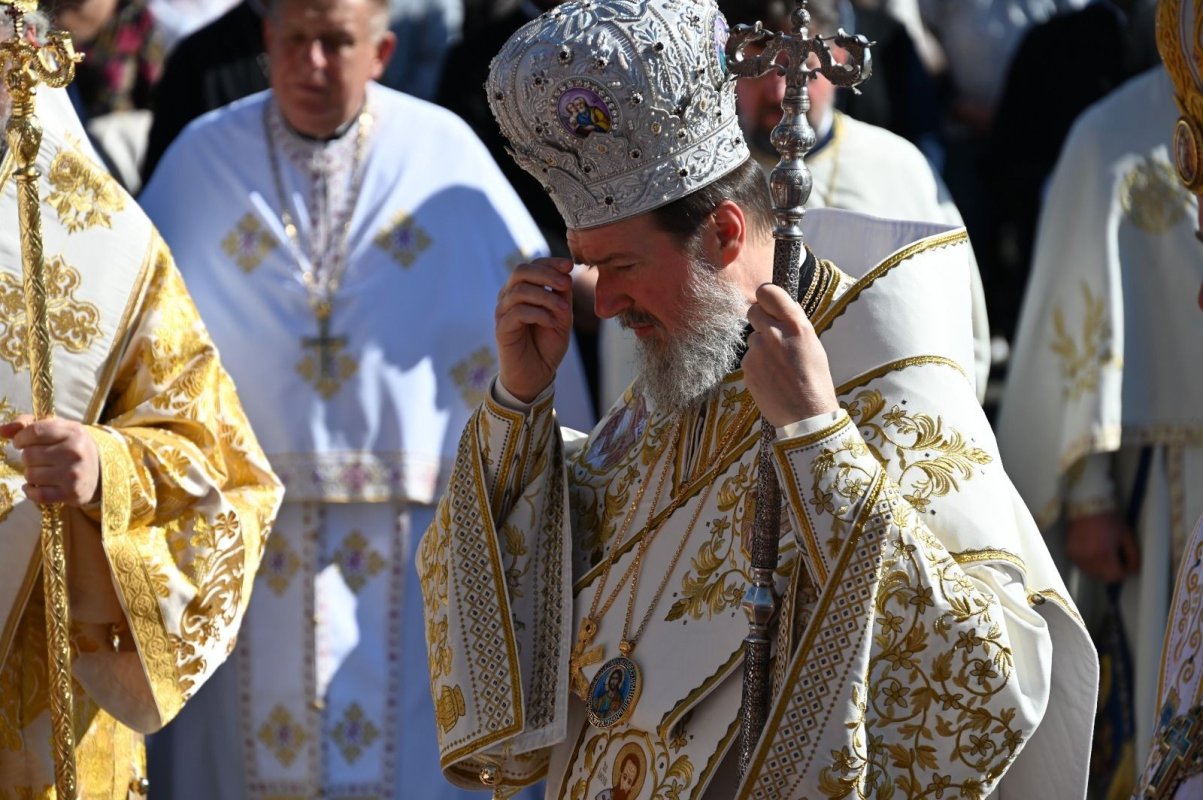 Trei ierarhi au sfințit Biserica „Sfântul Mare Mucenic Dimitrie, Izvorâtorul de Mir”, din Oradea 375347