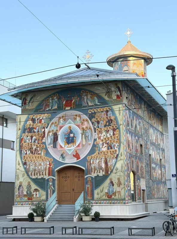 Program iconografic amplu pe exteriorul unei biserici românești din Viena 375623