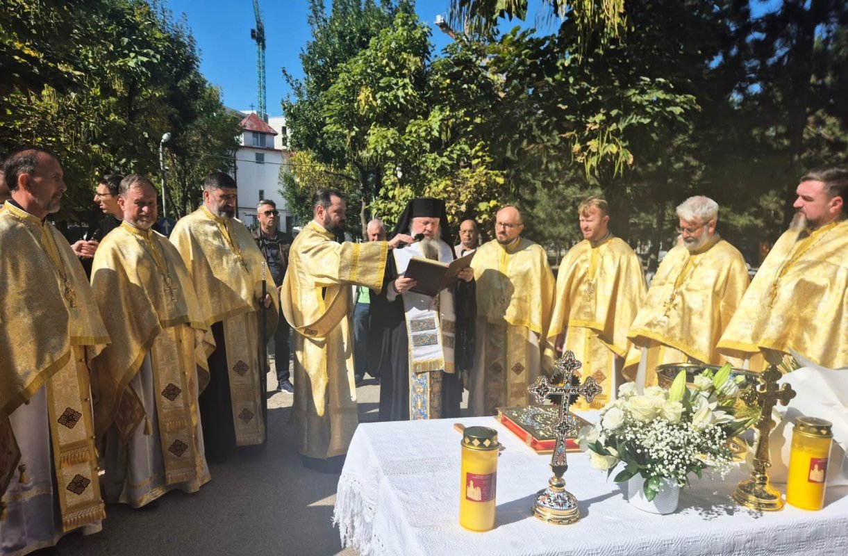 Slujbă de binecuvântare pentru o capelă mortuară din București 375619