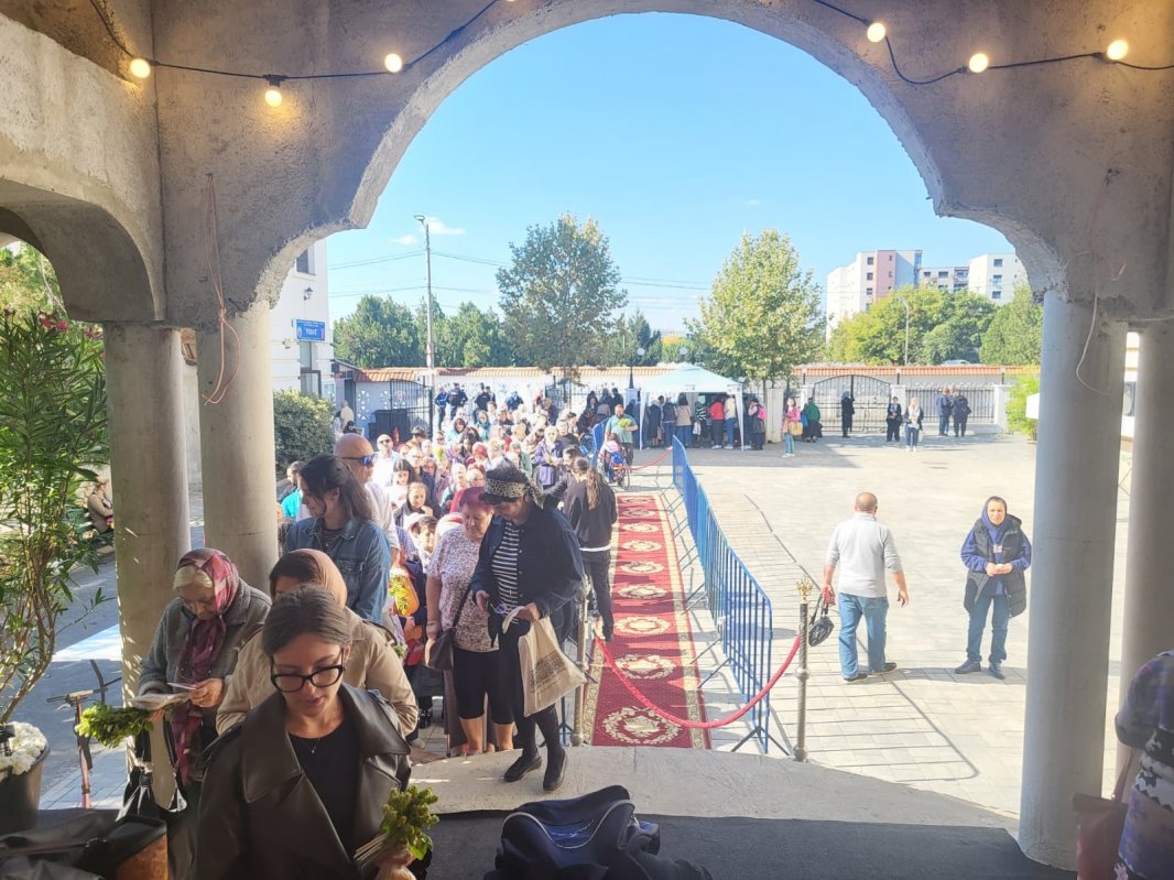 Zi de bucurie pentru credincioșii Parohiei „Sfântul Ilie”‑Ghencea din București 375626