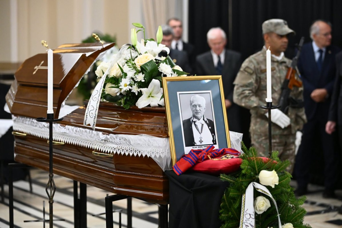 Academicianul Ionel Haiduc, înmormântat cu onoruri militare la Cluj-Napoca 375692