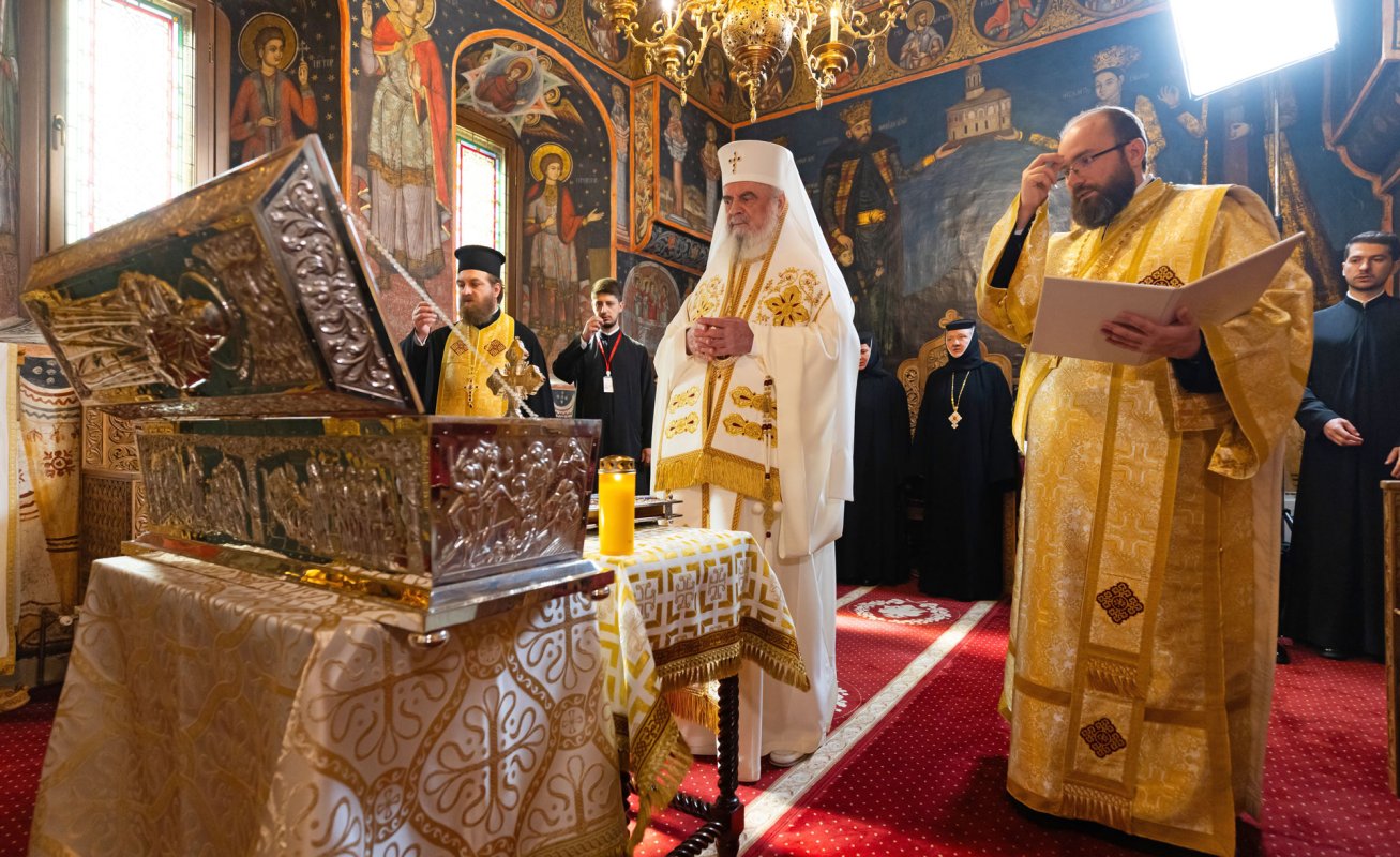 Sfințirea raclei Sfintei Cuvioase Mucenițe Evloghia de la Samurcășești 375757