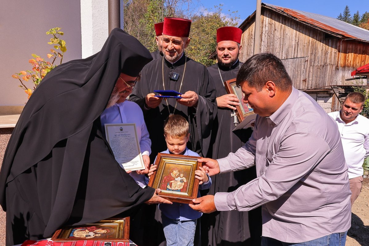 Trei familii sinistrate au primit case noi de la Eparhia Buzăului și Vrancei 375718