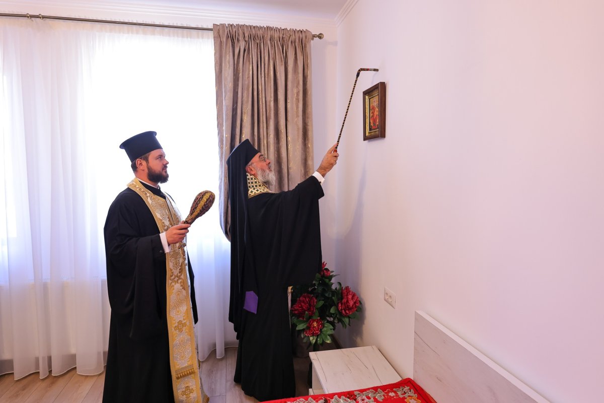 Trei familii sinistrate au primit case noi de la Eparhia Buzăului și Vrancei 375723