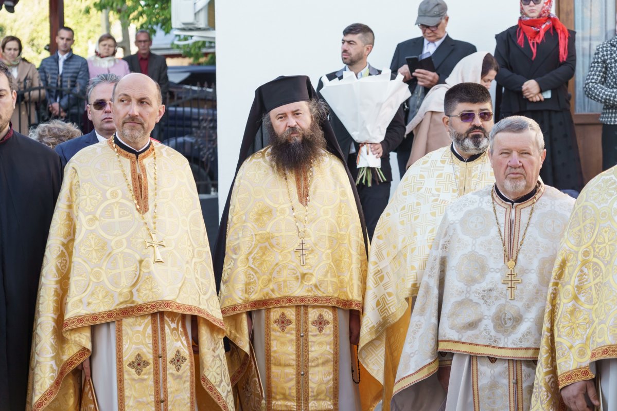 Biserica Parohiei Agafton a fost sfințită de doi ierarhi 375854