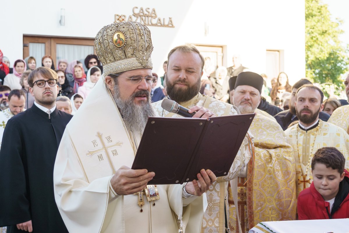 Biserica Parohiei Agafton a fost sfințită de doi ierarhi 375857