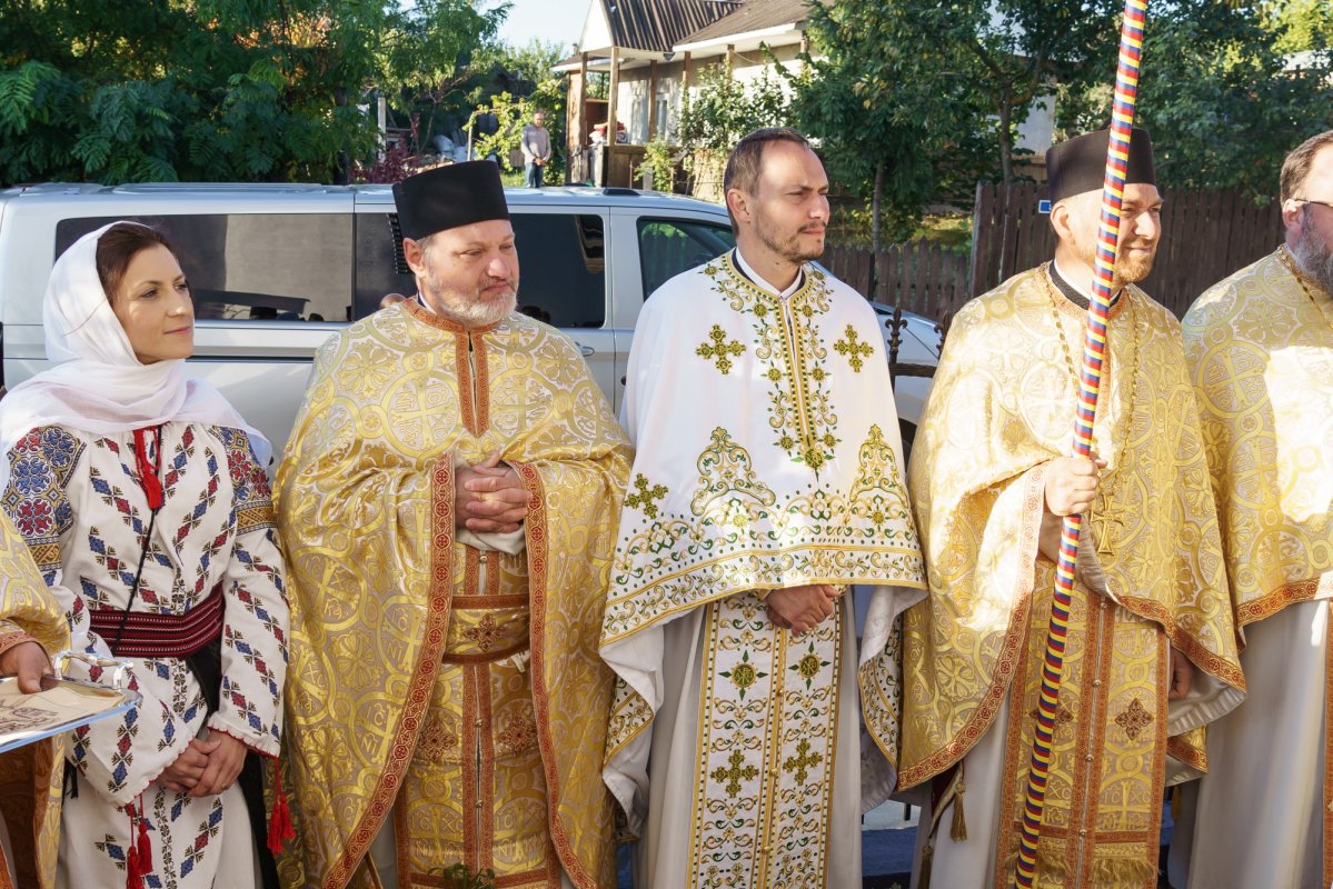 Biserica Parohiei Agafton a fost sfințită de doi ierarhi 375858