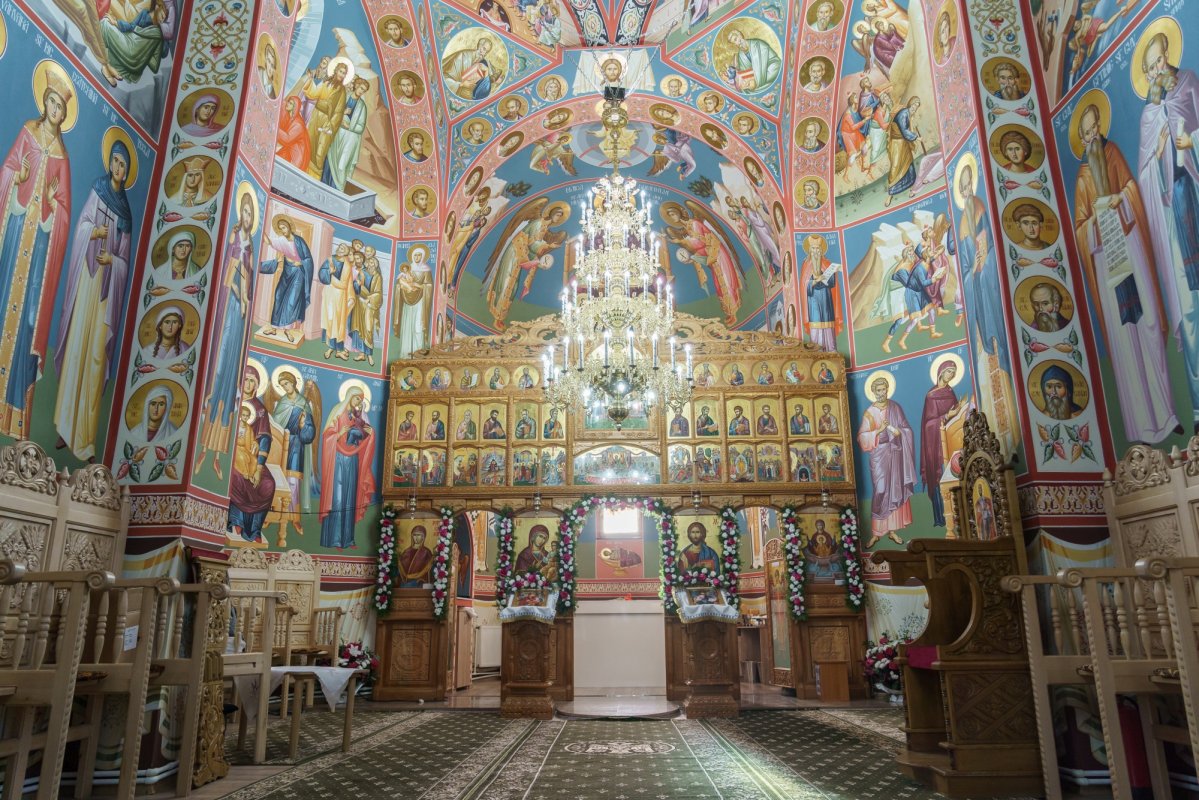 Biserica Parohiei Agafton a fost sfințită de doi ierarhi 375860