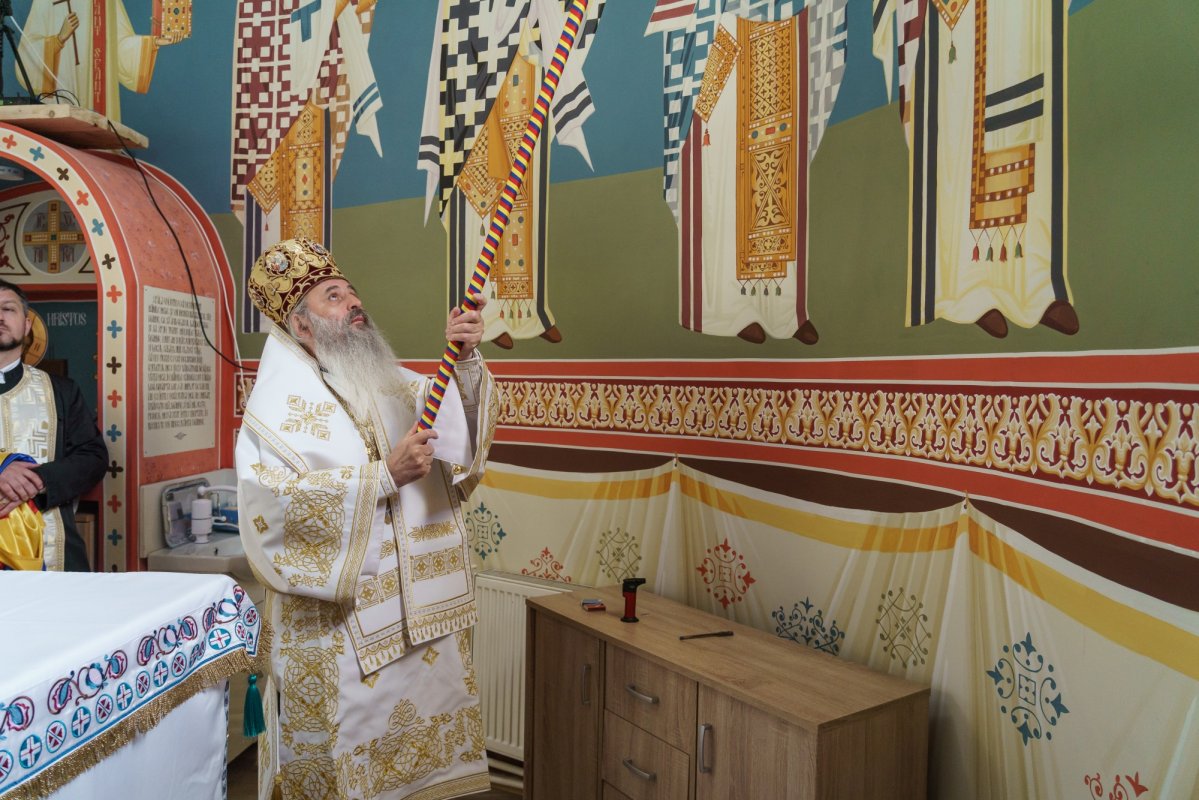 Biserica Parohiei Agafton a fost sfințită de doi ierarhi 375864