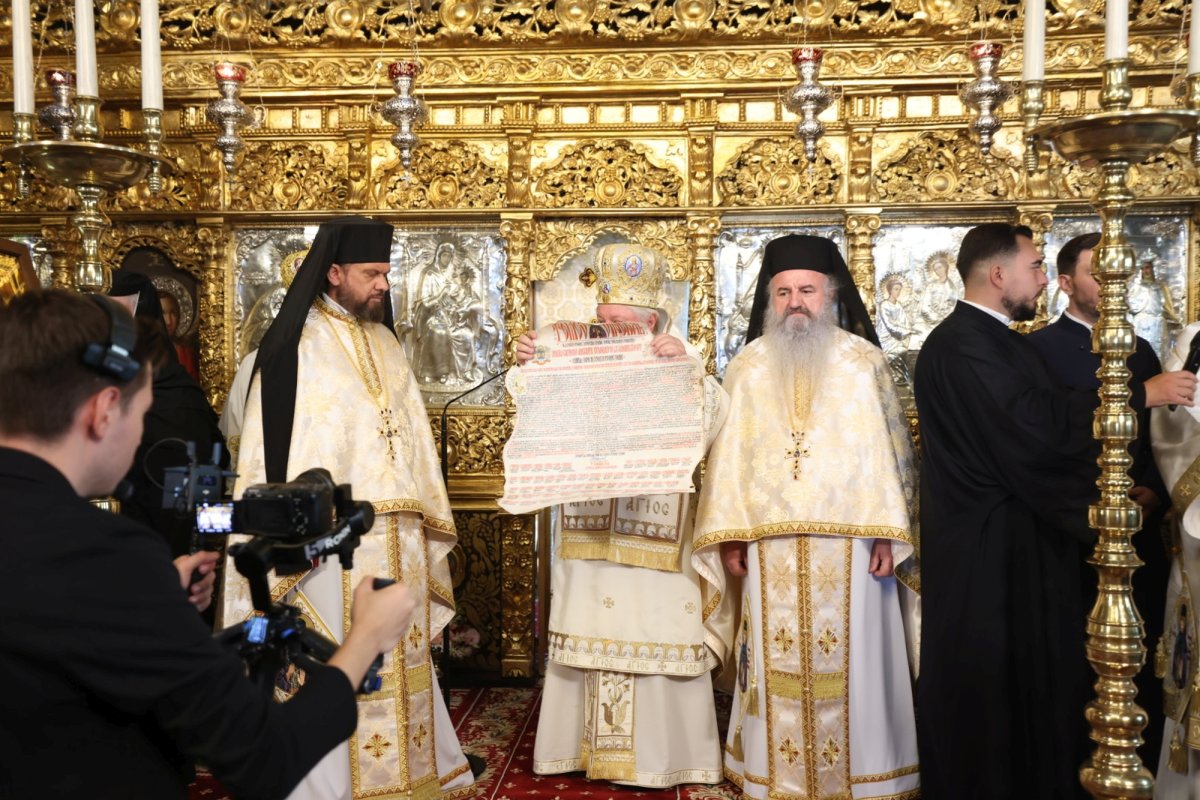 Tomos sinodal al Bisericii Ortodoxe Autocefale Române pentru proclamarea canonizării Sfintei Cuvioase Mucenițe Evloghia de la Samurcășești 375918