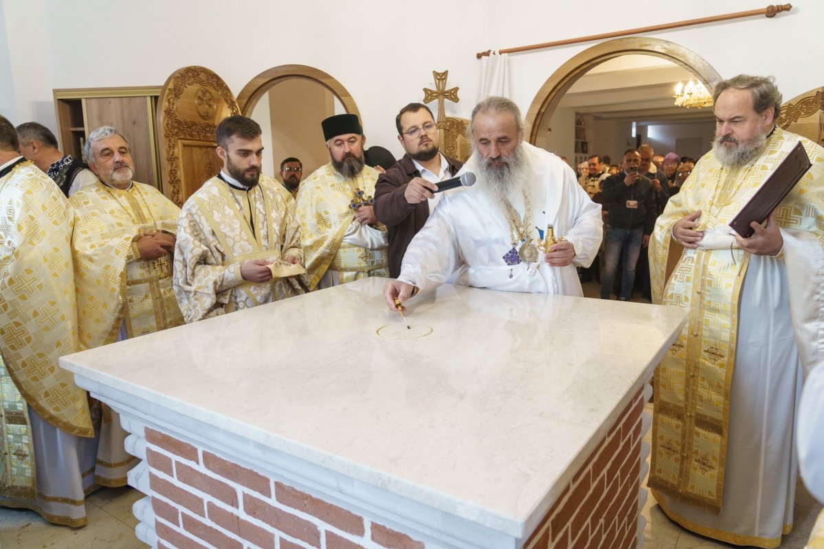 Un nou paraclis închinat Sfinților Cuvioși Paisie și Cleopa de la Sihăstria, sfințit la Dorohoi 375933