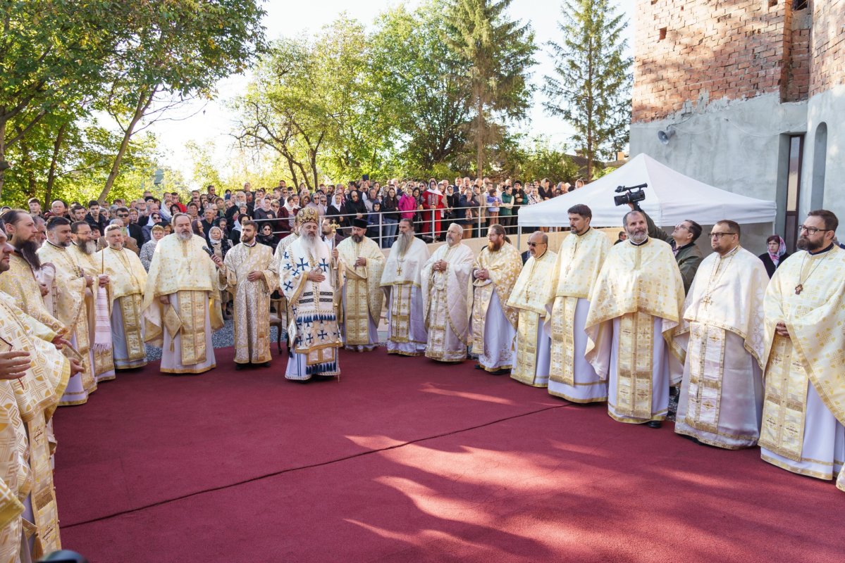 Un nou paraclis închinat Sfinților Cuvioși Paisie și Cleopa de la Sihăstria, sfințit la Dorohoi 375934