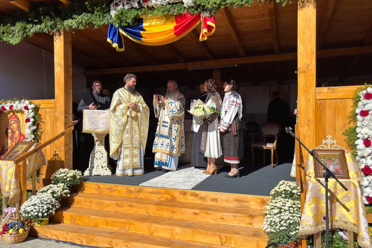 Un nou paraclis închinat Sfinților Cuvioși Paisie și Cleopa de la Sihăstria, sfințit la Dorohoi 375937