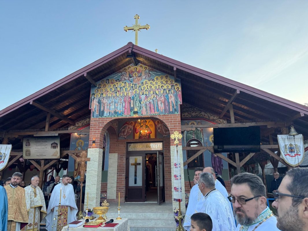Doi ierarhi au târnosit o biserică nouă din Teleorman 376091