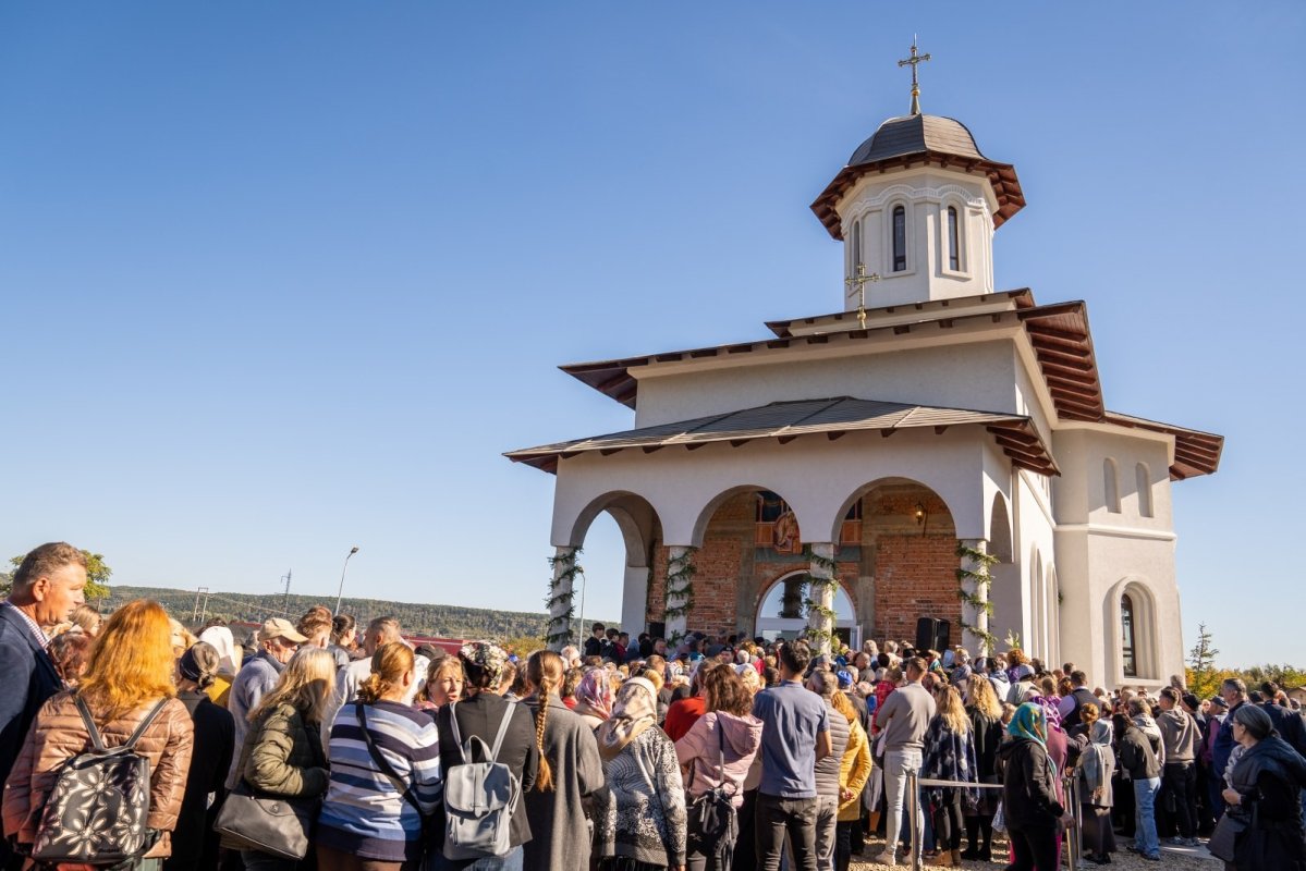 O nouă biserică în Parohia Meculești din judeţul Argeş 376044