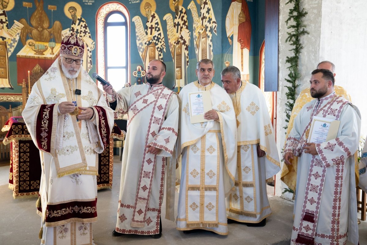 O nouă biserică în Parohia Meculești din judeţul Argeş 376045