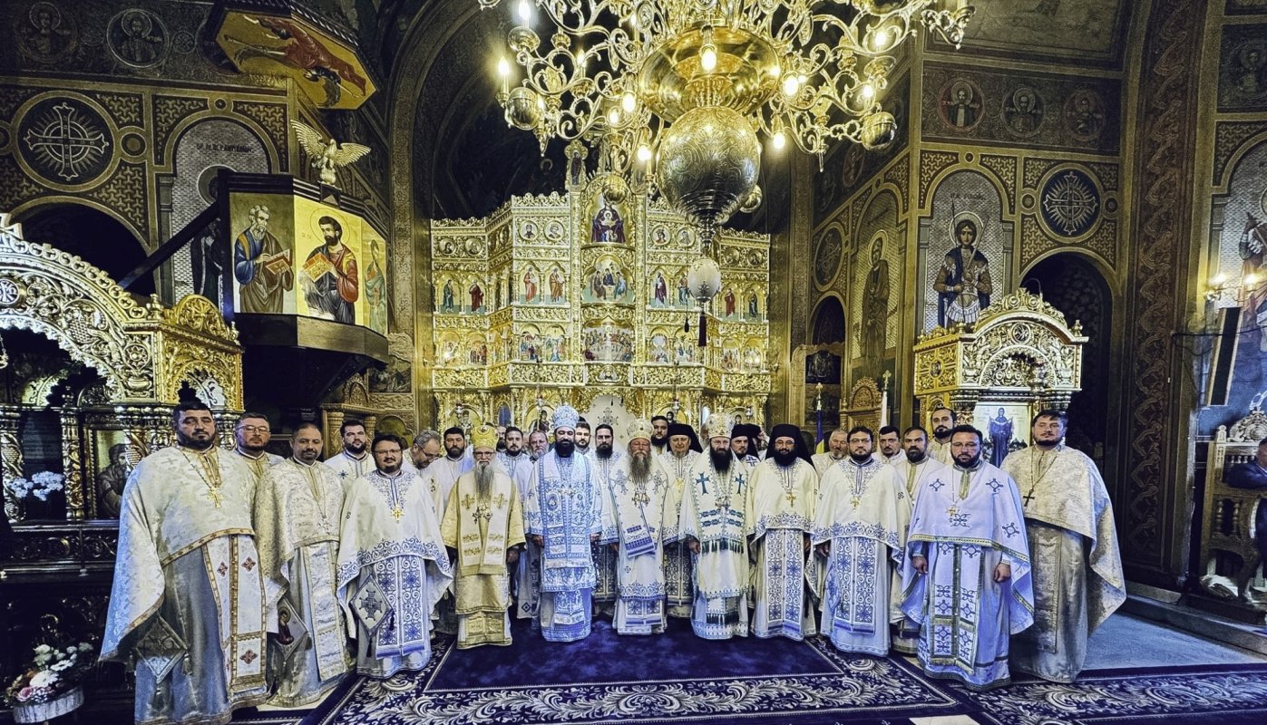 Patru ierarhi au slujit la hramul Catedralei Episcopale din Miercurea-Ciuc 376129