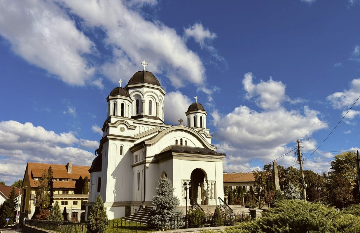 Patru ierarhi au slujit la hramul Catedralei Episcopale din Miercurea-Ciuc 376131
