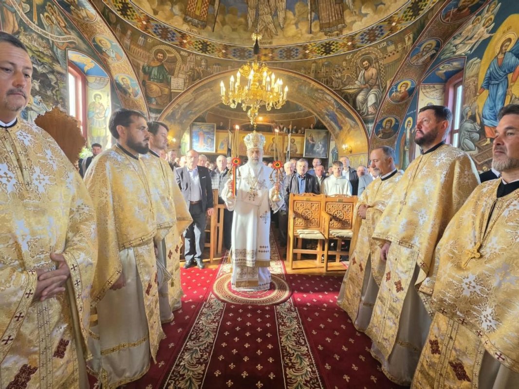 Resfințirea bisericii din Parohia Sebeșel, Protopopiatul Sebeș 376146