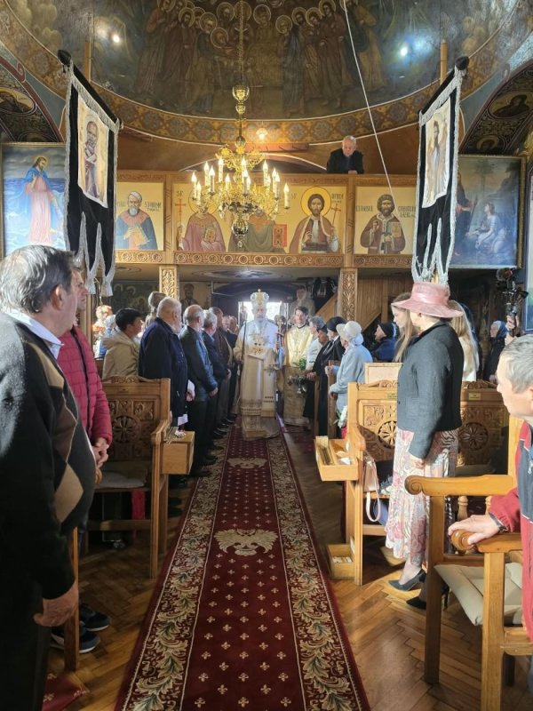 Resfințirea bisericii din Parohia Sebeșel, Protopopiatul Sebeș 376147