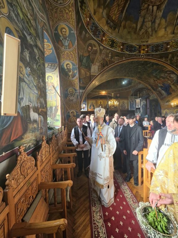 Resfințirea bisericii din Parohia Sebeșel, Protopopiatul Sebeș 376148