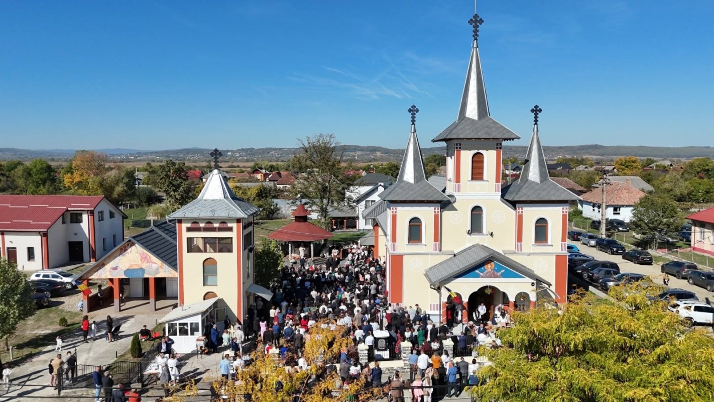 Slujba de târnosire a bisericii din Parohia Mogoșești, județul Maramureș 376133