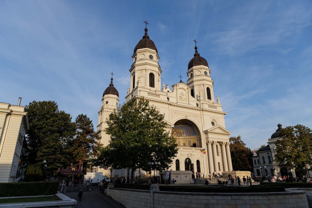 Moaștele Sfântului Paisie de la Sihăstria au ajuns la Catedrala Mitropolitană din Iași 376351