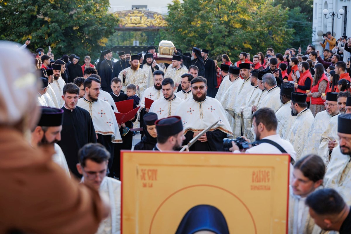 Moaștele Sfântului Paisie de la Sihăstria au ajuns la Catedrala Mitropolitană din Iași 376352