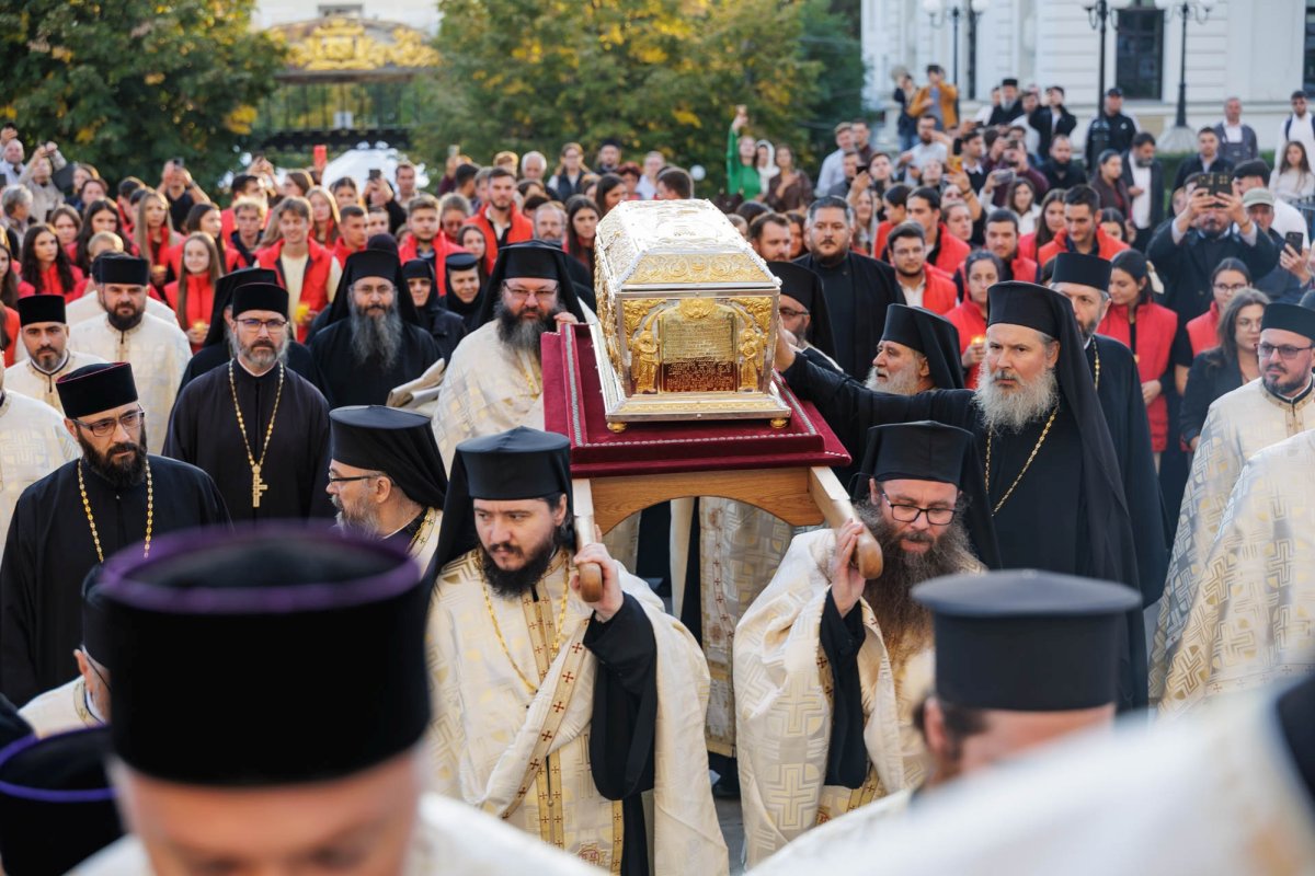 Moaștele Sfântului Paisie de la Sihăstria au ajuns la Catedrala Mitropolitană din Iași 376353