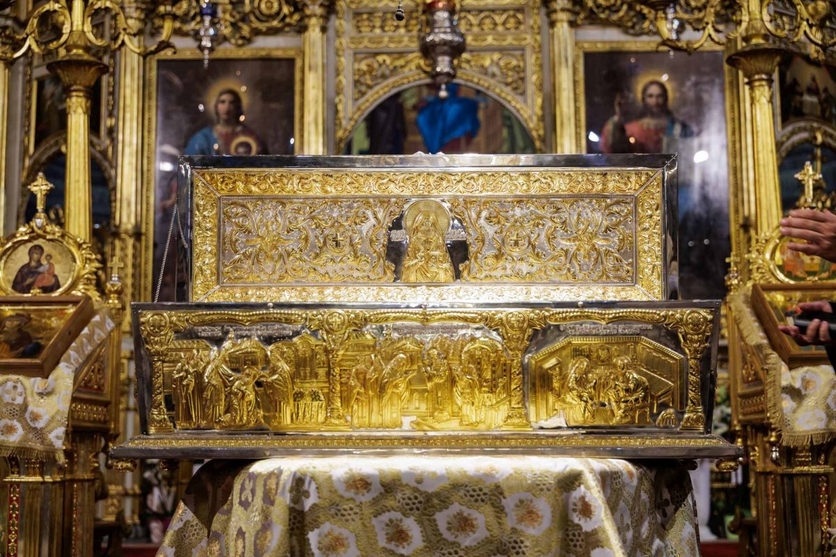 Moaștele Sfântului Paisie de la Sihăstria au ajuns la Catedrala Mitropolitană din Iași 376356