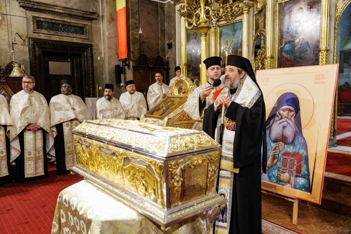 Moaștele Sfântului Paisie de la Sihăstria au ajuns la Catedrala Mitropolitană din Iași 376357