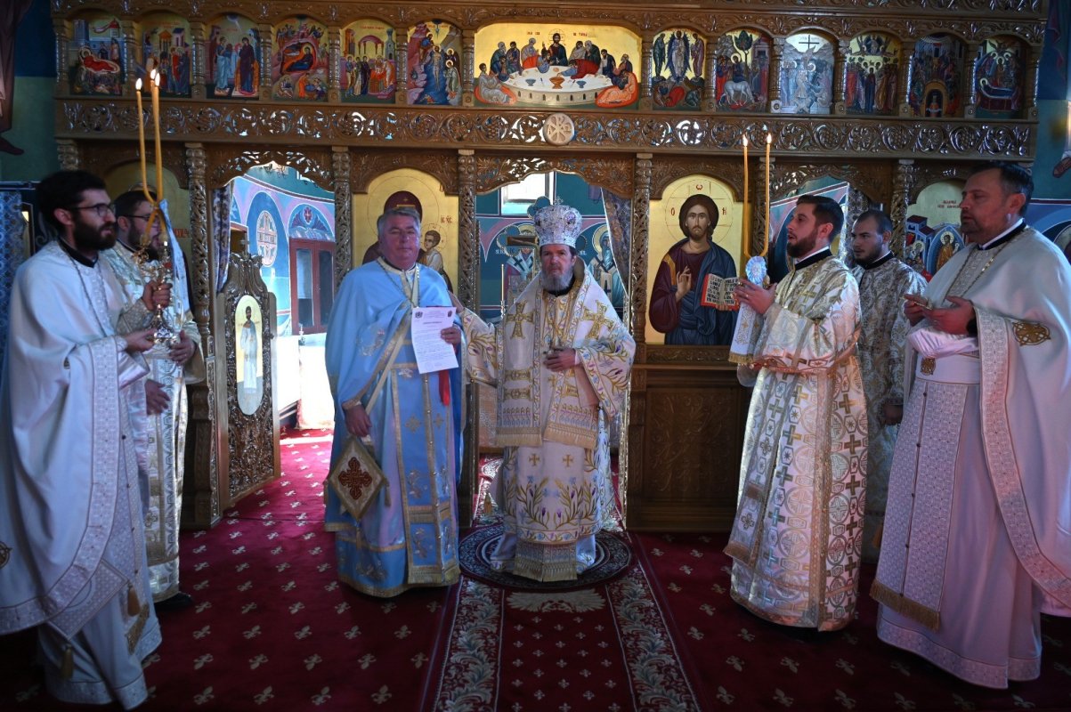 Sfinţirea noii picturi şi a noului iconostas la Cheşa, Protopopiatul Tinca 376234