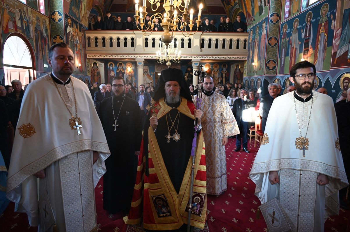 Sfinţirea noii picturi şi a noului iconostas la Cheşa, Protopopiatul Tinca 376236