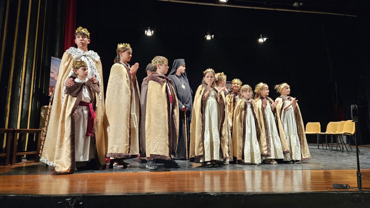 Spectacolul „Fiţi viteji, feţii mei!”, prezentat de copii din Braşov în Italia 376279
