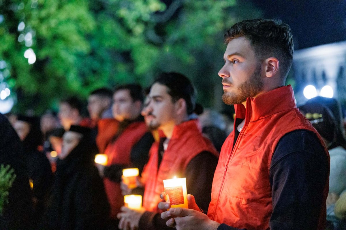 A început hramul Sfintei Parascheva de la Iași 376397