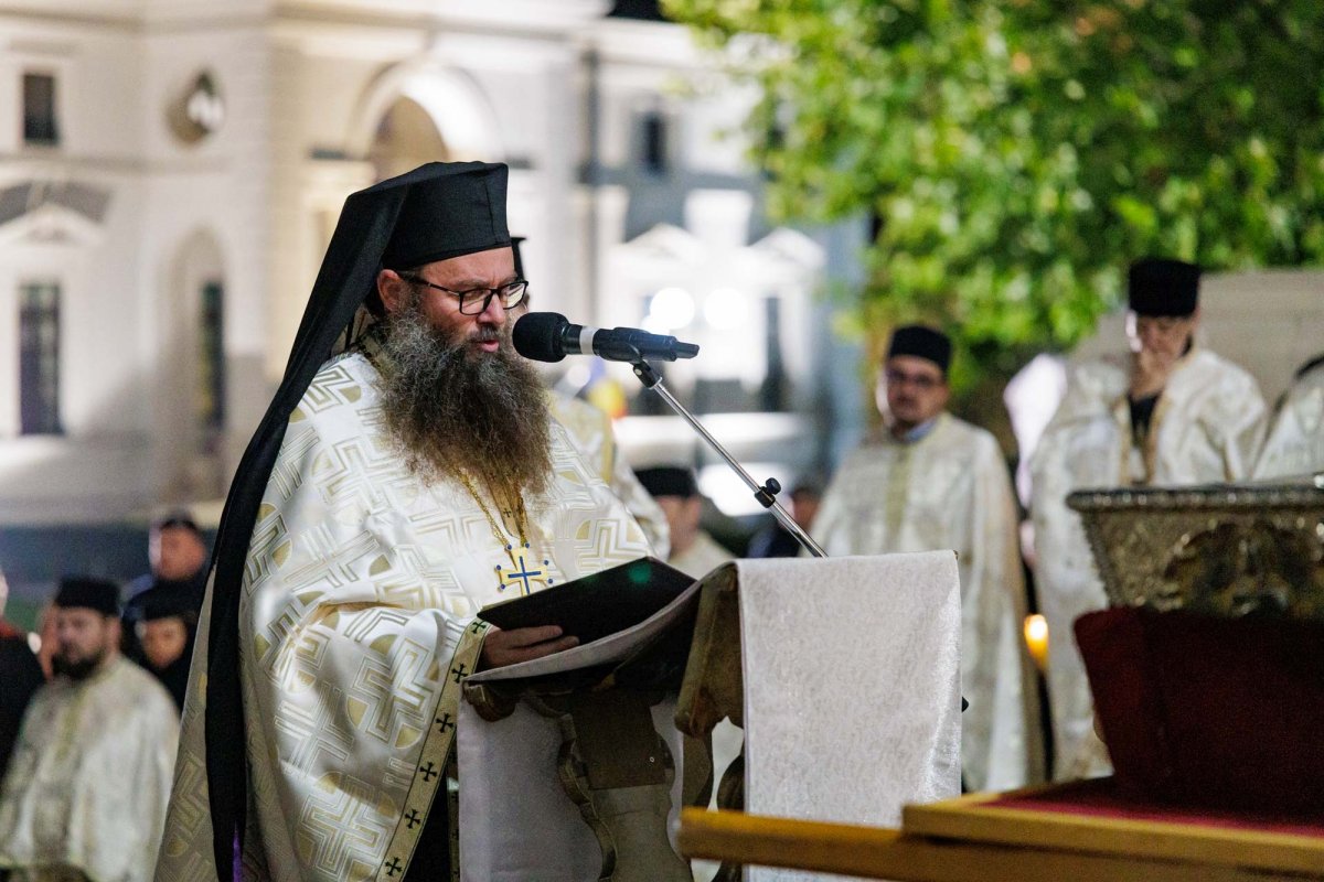 A început hramul Sfintei Parascheva de la Iași 376402