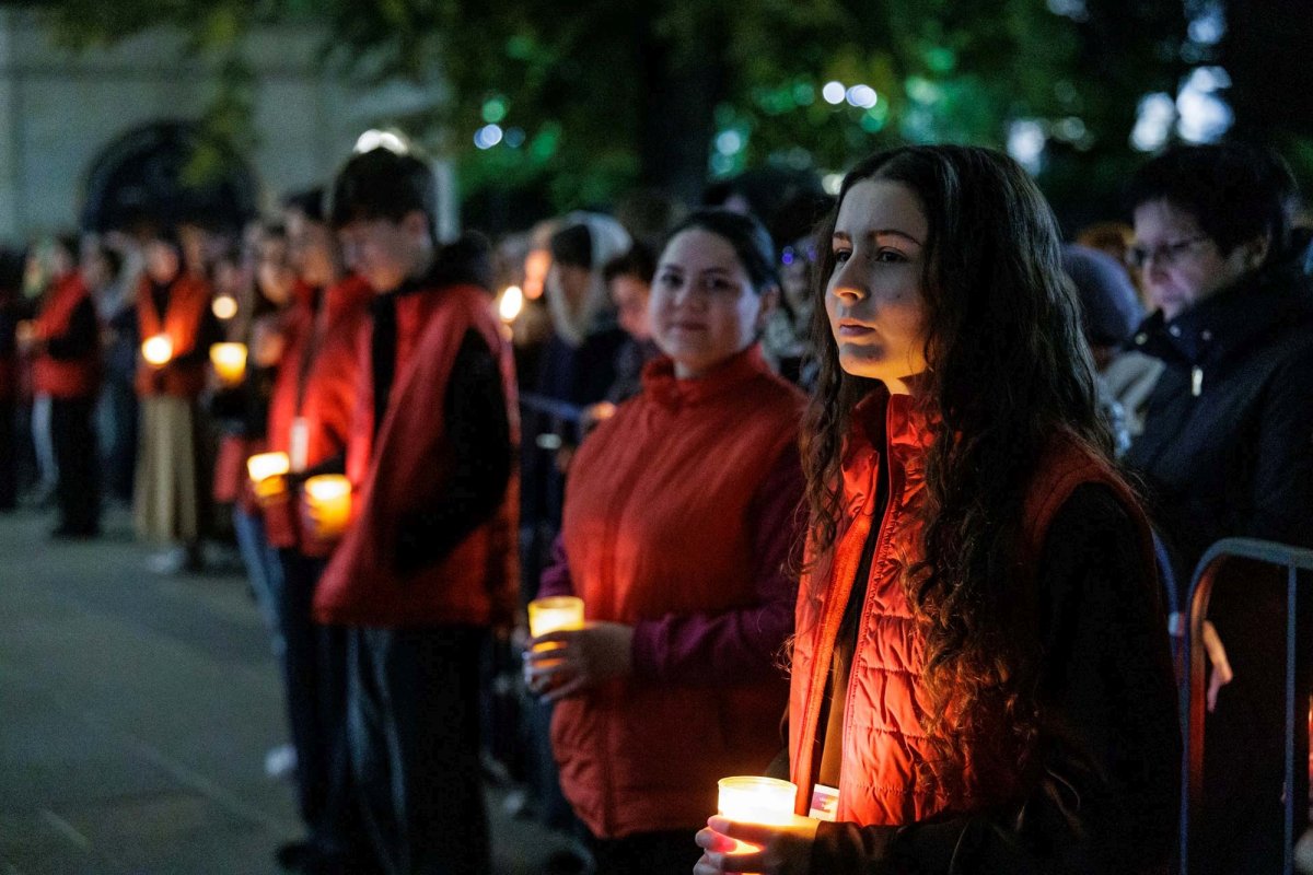 A început hramul Sfintei Parascheva de la Iași 376403