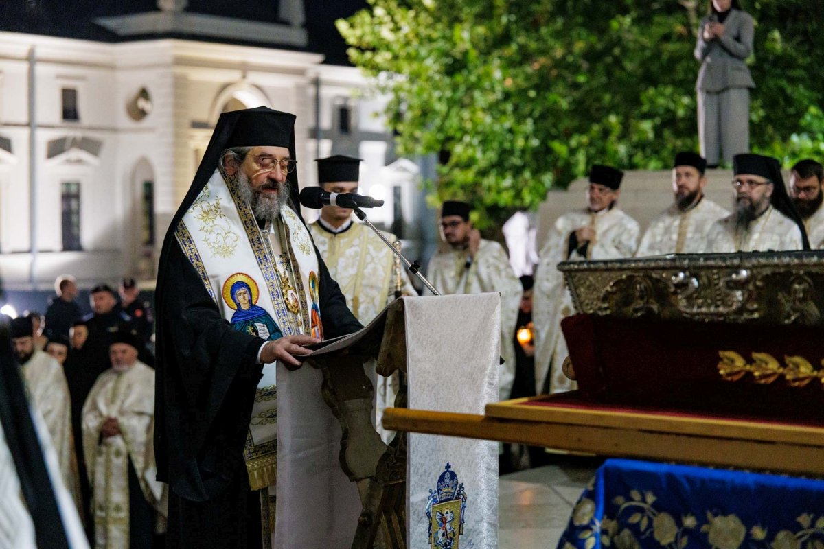 A început hramul Sfintei Parascheva de la Iași 376405