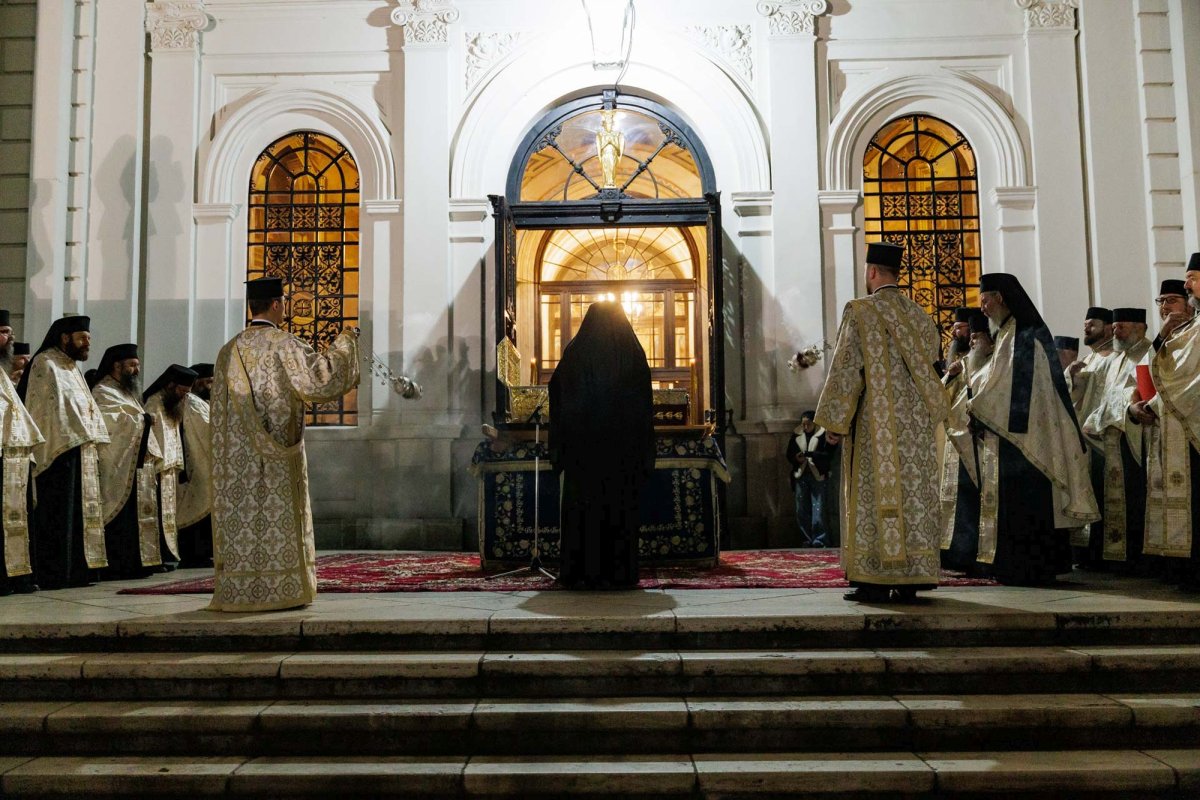 A început hramul Sfintei Parascheva de la Iași 376406