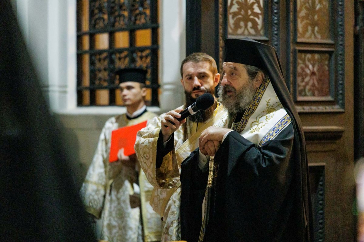 A început hramul Sfintei Parascheva de la Iași 376411