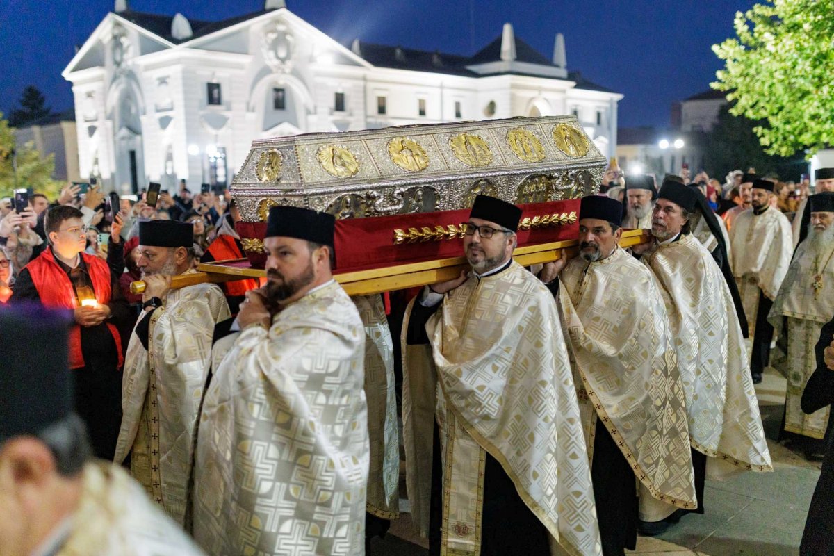 A început hramul Sfintei Parascheva de la Iași 376417