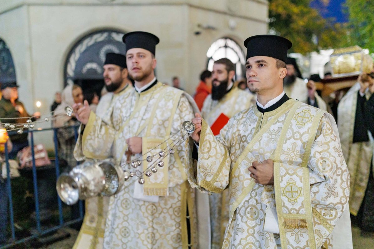 A început hramul Sfintei Parascheva de la Iași 376420