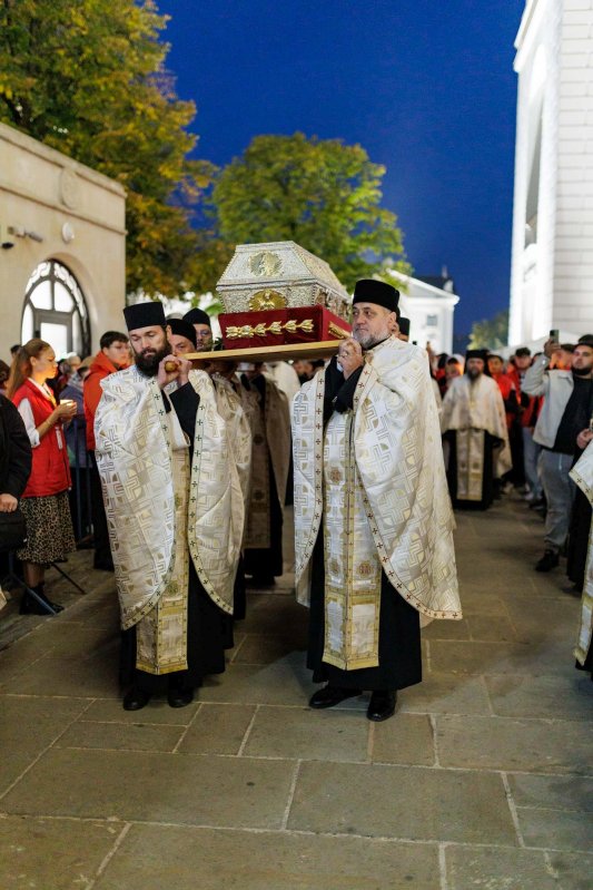 A început hramul Sfintei Parascheva de la Iași 376422