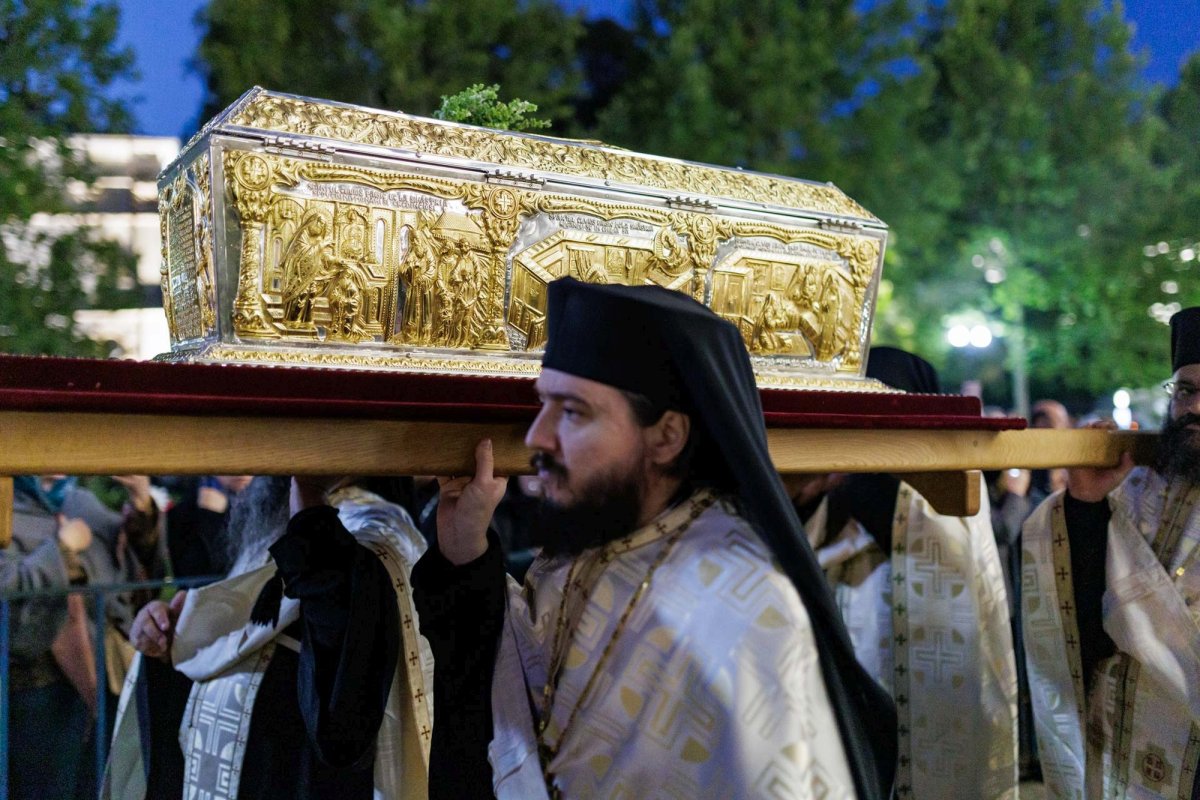 A început hramul Sfintei Parascheva de la Iași 376425