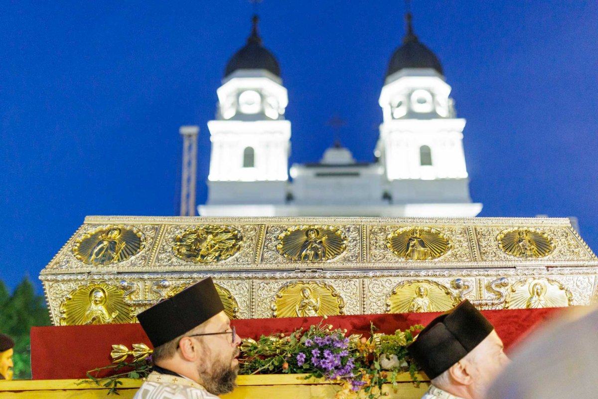 A început hramul Sfintei Parascheva de la Iași 376428