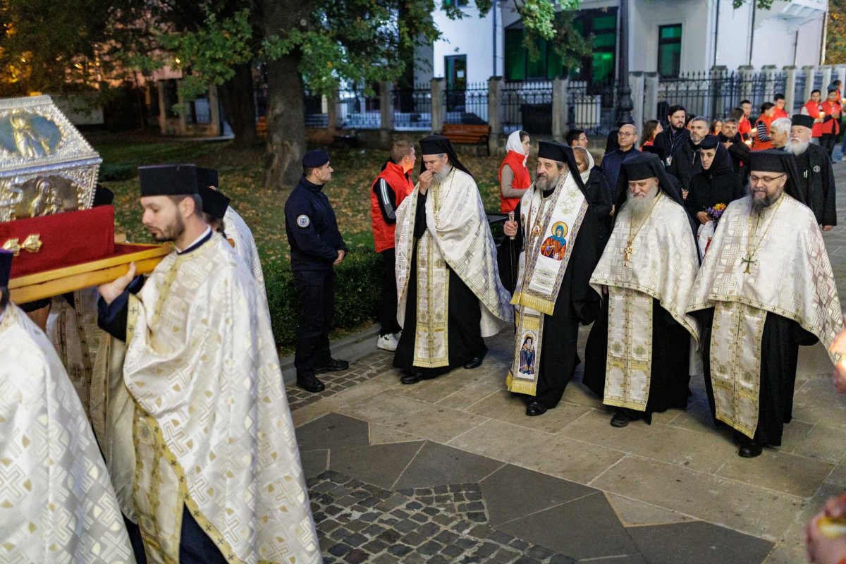 A început hramul Sfintei Parascheva de la Iași 376432