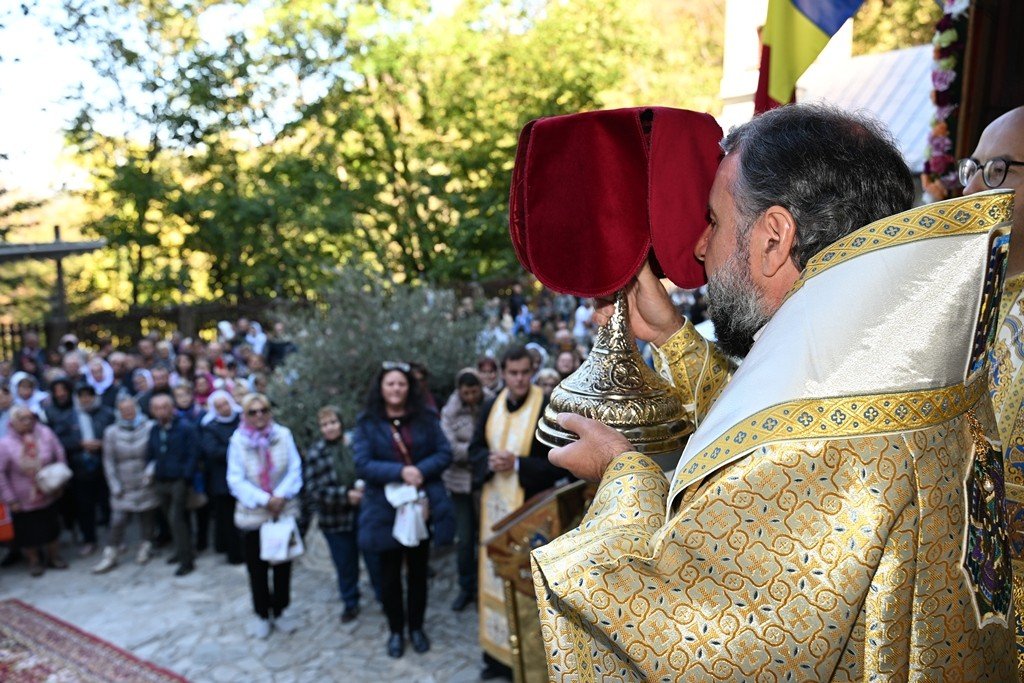 Popas de rugăciune la Mănăstirea Călugăra din Caraş-Severin 376457