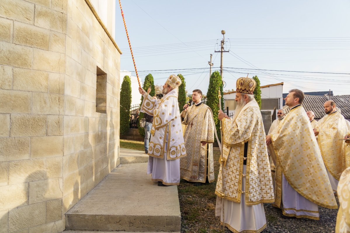 Biserica „Sfinții Împărați Constantin și Elena” Galata, Iași, a primit veșmântul sfințirii 376641