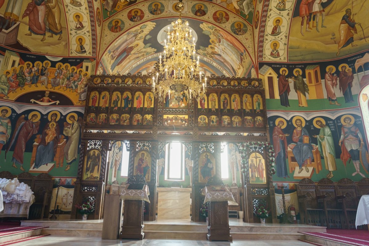 Biserica „Sfinții Împărați Constantin și Elena” Galata, Iași, a primit veșmântul sfințirii 376643